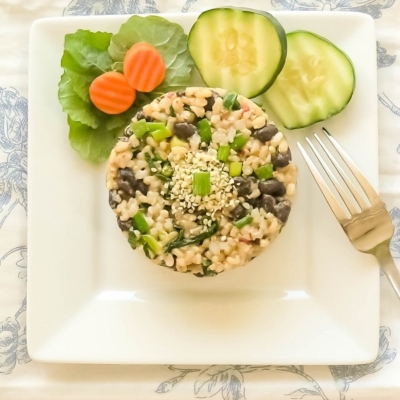 Black Beans & Brown Rice with Garlicky Kale | vegan | kiipfit.com