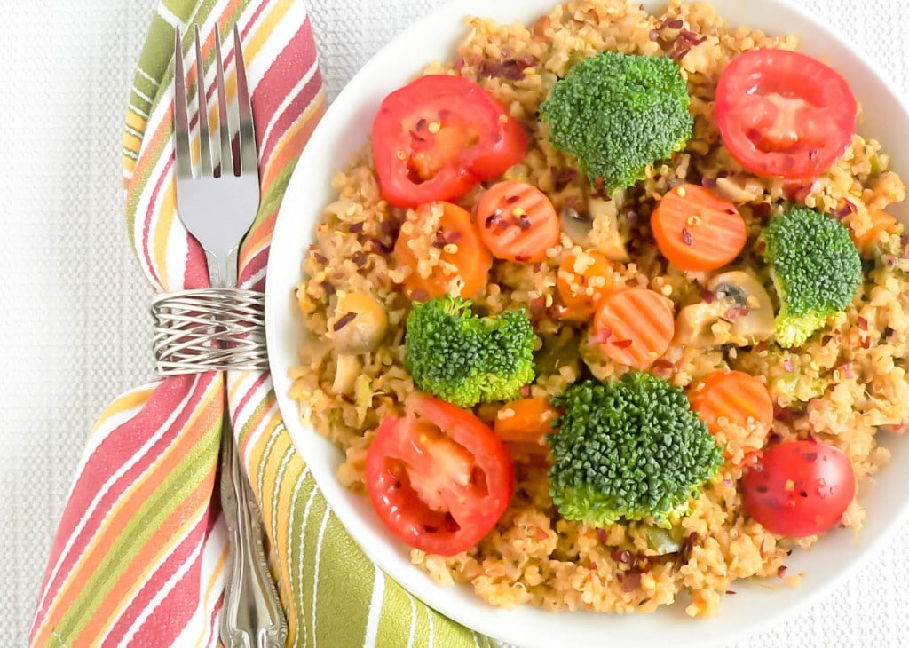 Top view of one pot veggie quinoa