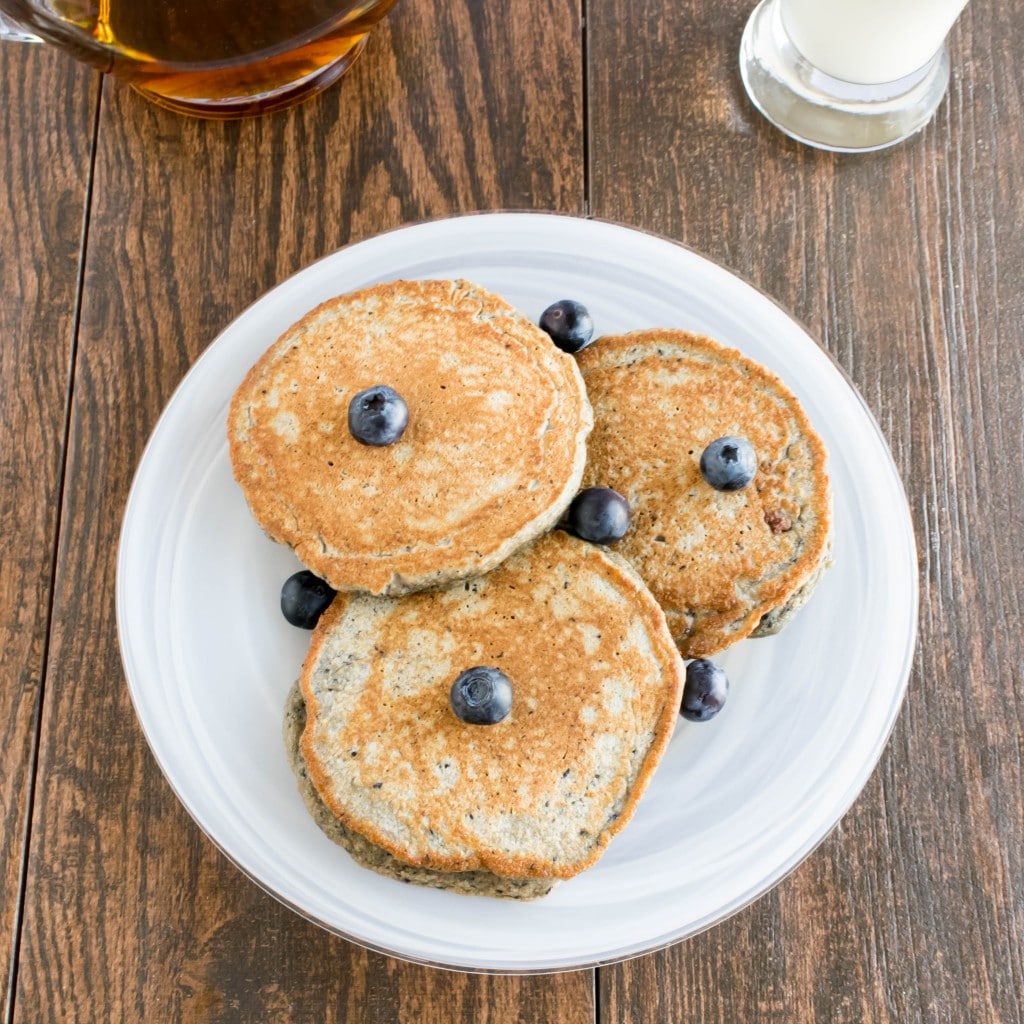 Blueberry Smoothie Spelt Pancakes - kiipfit.com