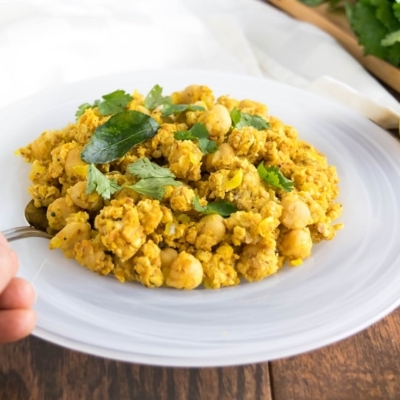 A spoon picking up Oats and Chickpeas Pilaf