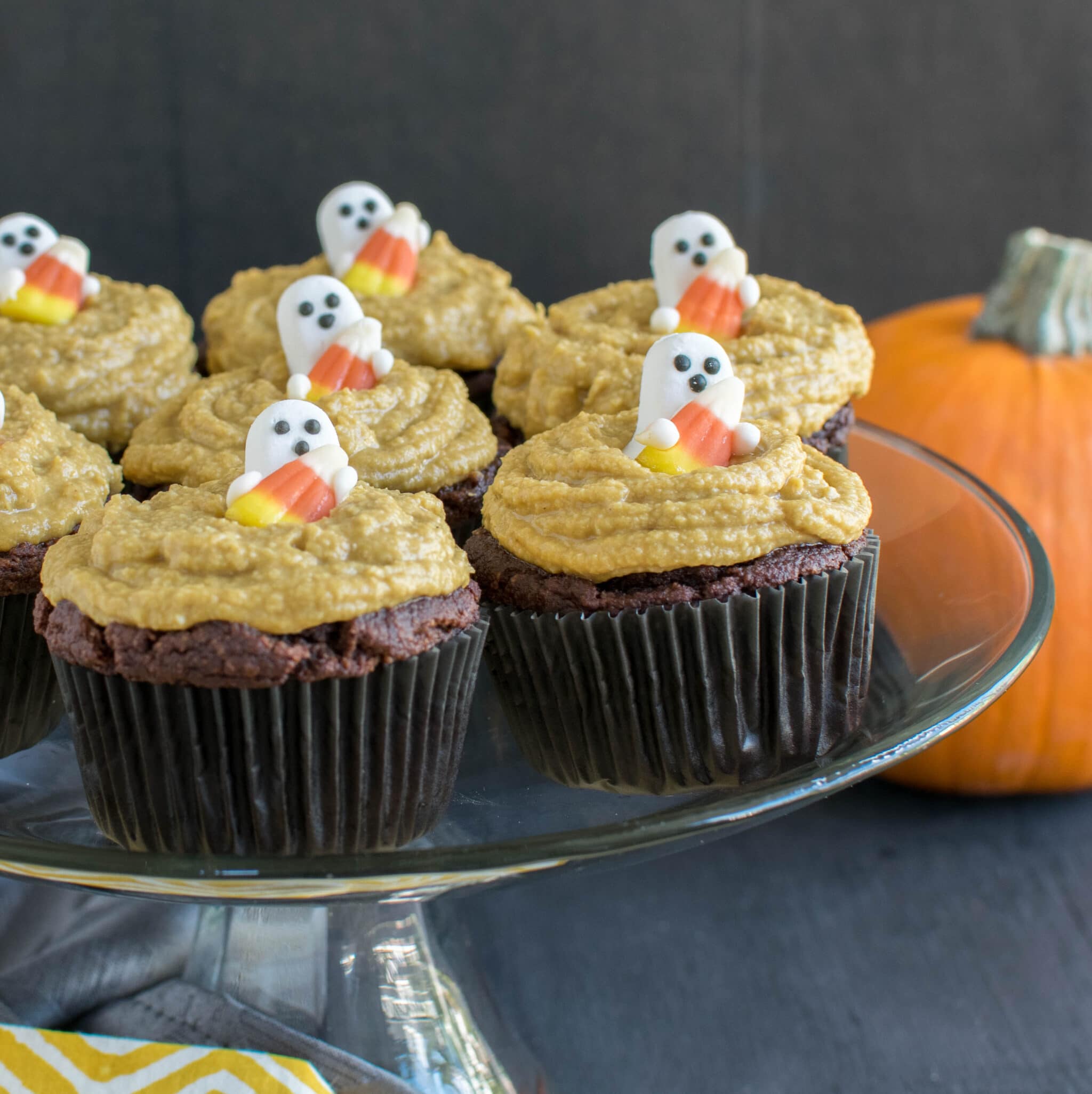 Chocolate Almond Cupcakes with Pumpkin frosting | V + GF | kiipfit.com