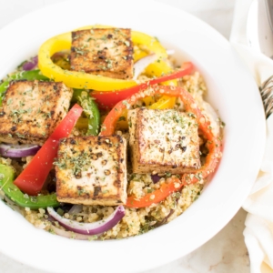 Red Wine Vinegar Tofu with Quinoa | 30 minutes vegan and gluten free dish flavored with Italian seasoning, herbs and cooked in red wine vinegar | kiipfit.com