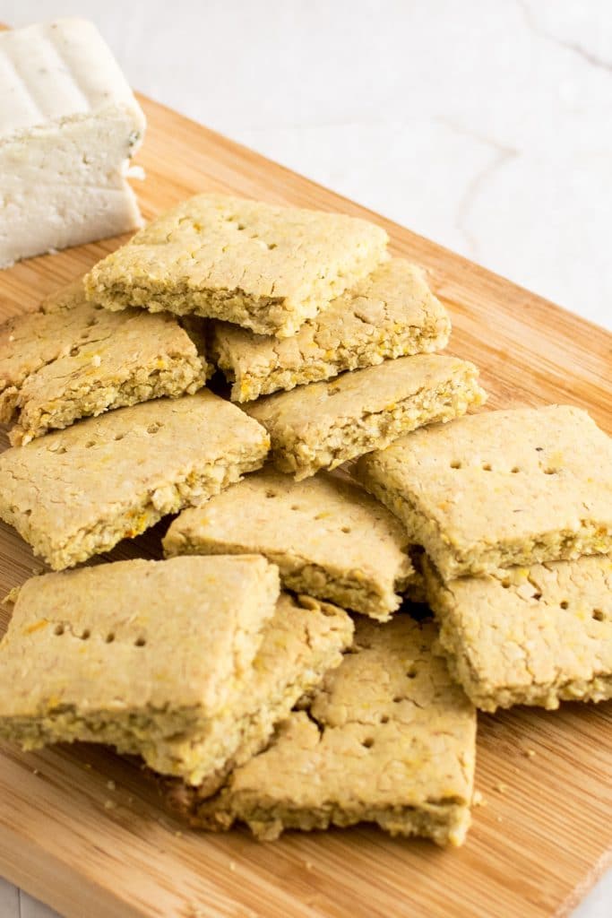 A close view of Vegan Cheese Turmeric Oats Crackers 