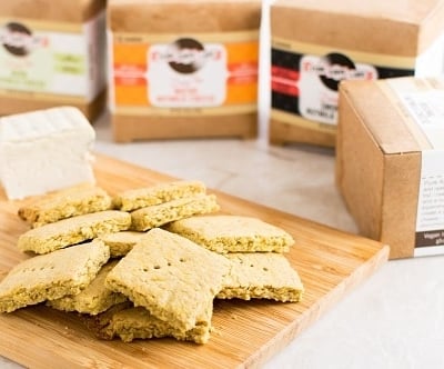 A wooden board filled with Vegan Cheese Turmeric Oats Crackers