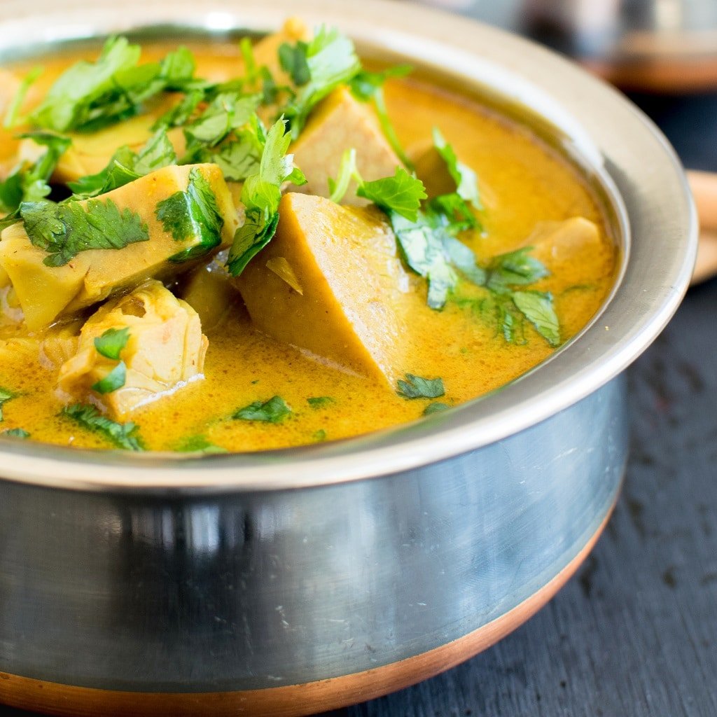 Vegan Jackfruit Turmeric Masala Curry is a wholesome and nutritious meal with Indian flavors. Lip smacking and spicy this entrée pairs well with steamed rice. It is a satisfying meal for any dinner night. This entrée is made with a variety of flavors and spices that’s easily available in our kitchen pantries [ GF + Paleo ] kiipfit.com