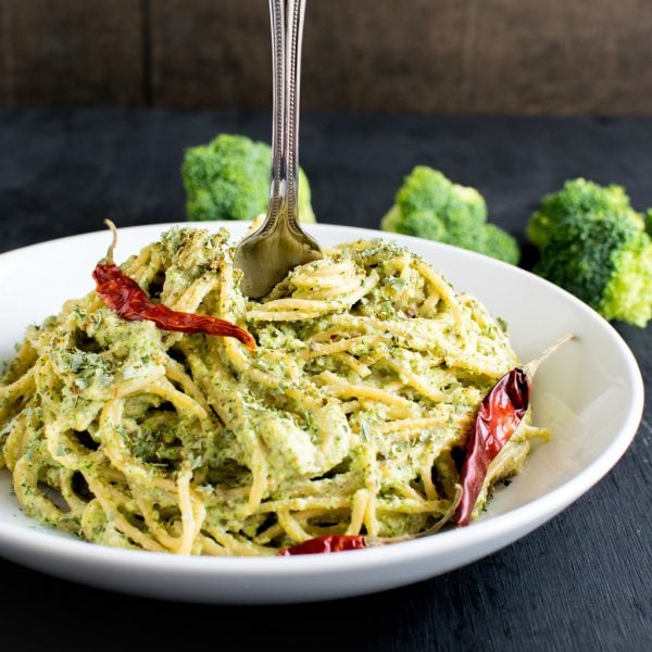 Spicy Garlic Spaghetti in Broccoli Cheese Sauce [ vegan ]