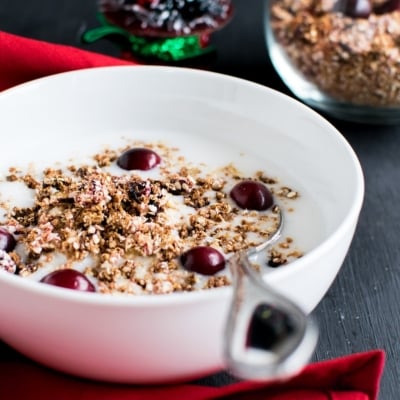 5 Ingredient Cranberry Quinoa Granola made out of fresh cranberries is PCOS friendly recipe. This granola is also vegan and gluten free. It is very rich in fiber and high on antioxidants. Also, this granola has the required amount of protein. Overall, it is a complete morning meal when combined with your favorite milk.