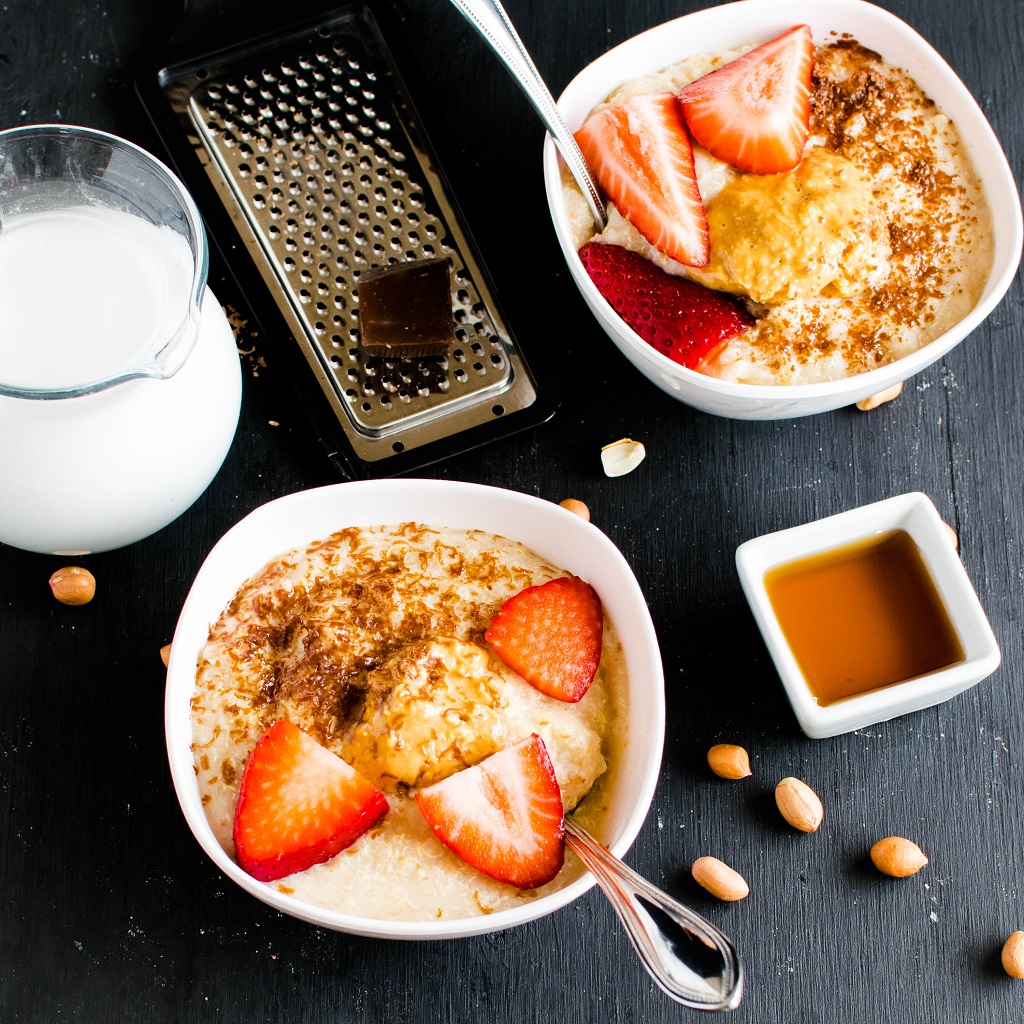 Peanut Butter Quinoa Flake Porridge is my favorite go to breakfast any day. It perfectly suits most types of diet and is an awesome alternative to oats. This porridge is creamy, thick, buttery,nutritious and kid friendly [ V + GF ] kiipfit.com