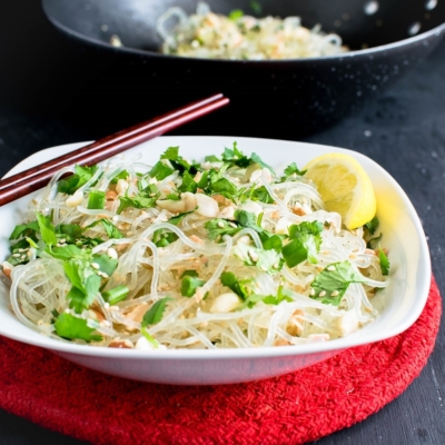 Sesame Peanut Kelp Noodle Stir Fry Salad is a nutritious and low carb savory side dish. It serves excellent as a side salad or in fresh rolls. These are absolutely gluten free and are a great substitute to traditional noodles | kiipfit.com