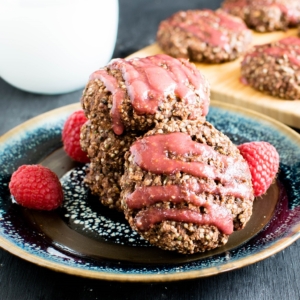 Raspberry Glazed Chocolate Oatmeal Cookies are healthy, moderately sweet in taste and protein rich. These vegan cookies are easy to bake and are satisfying for the taste buds. They not only serve as a dessert but these are great as a breakfast and or as a pre-workout snack [ vegan ] kiipfit.com