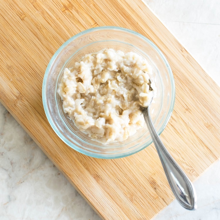 Cooked oats in a glass bowl