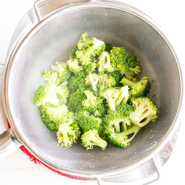 Drained broccoli in a colander