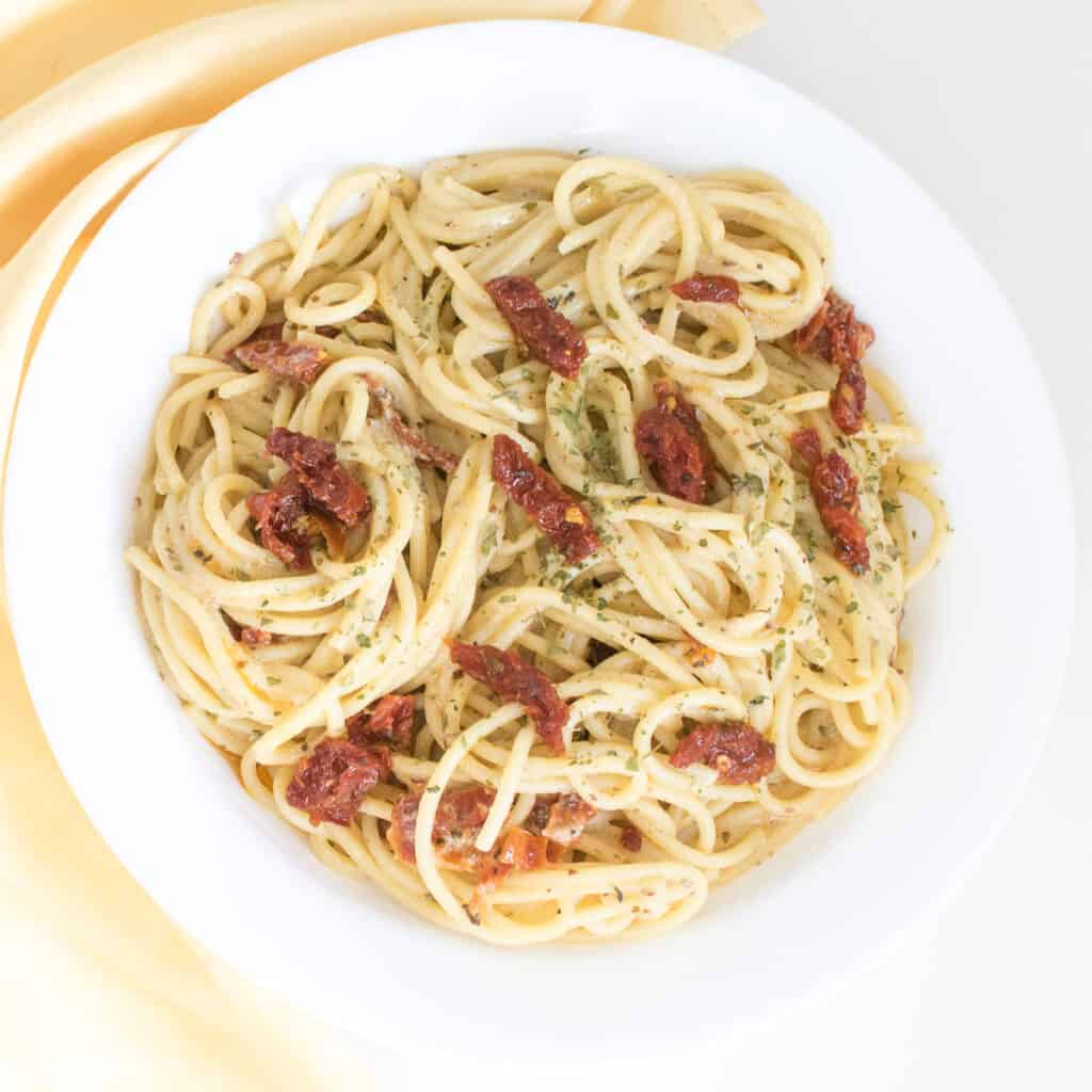 top view of vegan carbonara in a serving plate.