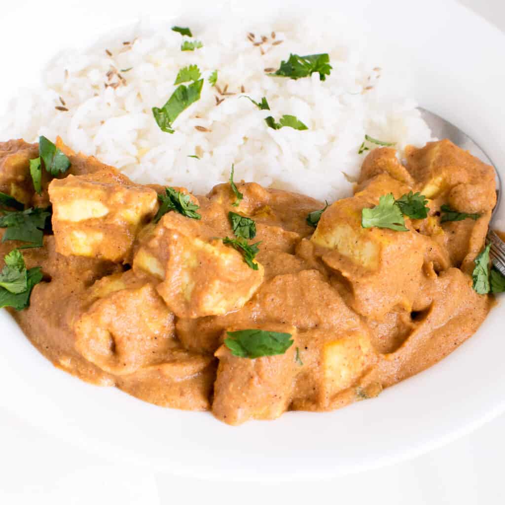 a 45 degree angle view of tofu tikka masala.