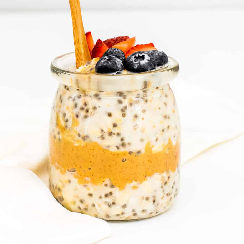 front view of peanut butter overnight oats with a spoon digging into it. 