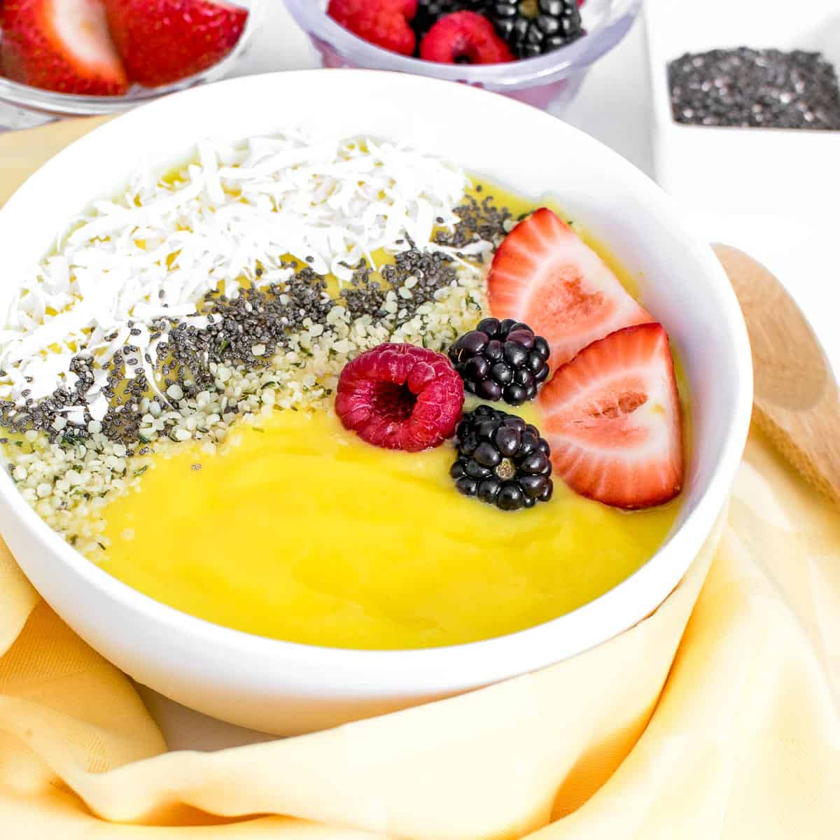 Mango Smoothie Bowl | vegan + gluten free | kiipfit.com