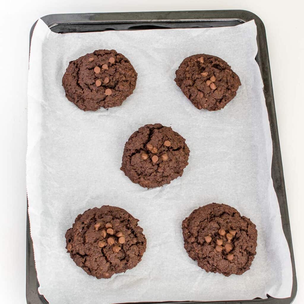 fresh baked vegan chocolate cookies i the tray. 