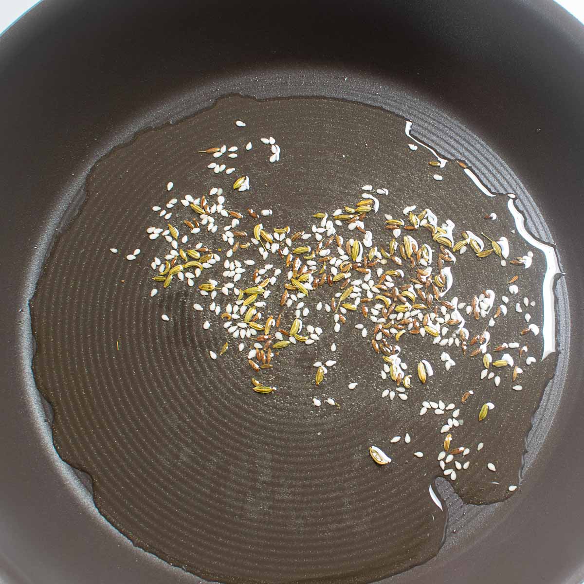 oil and seeds in the pan.